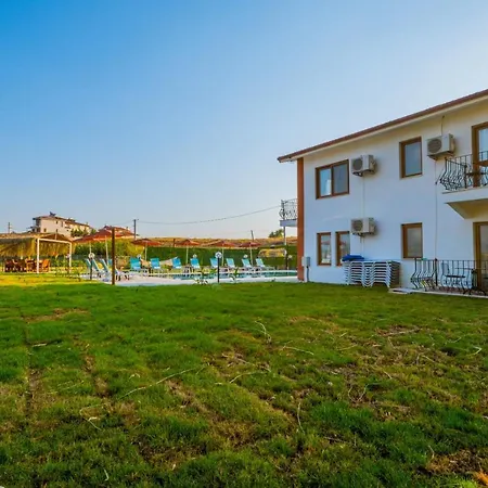 Ada Villa