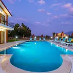 Ada Villa *