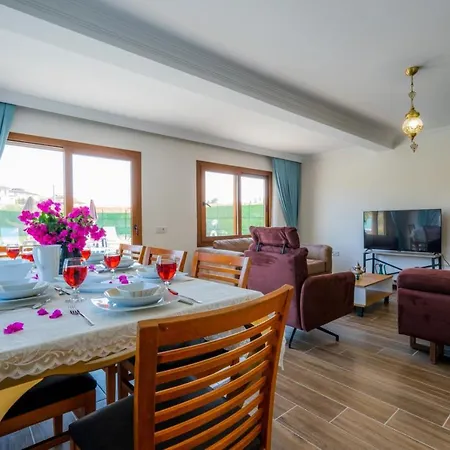 ヴィラ Ada フェティエ