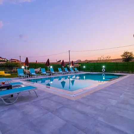 ヴィラ Ada フェティエ