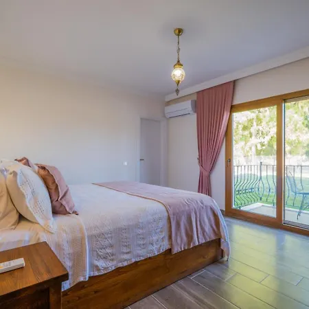 Ada * Φετιγιέ